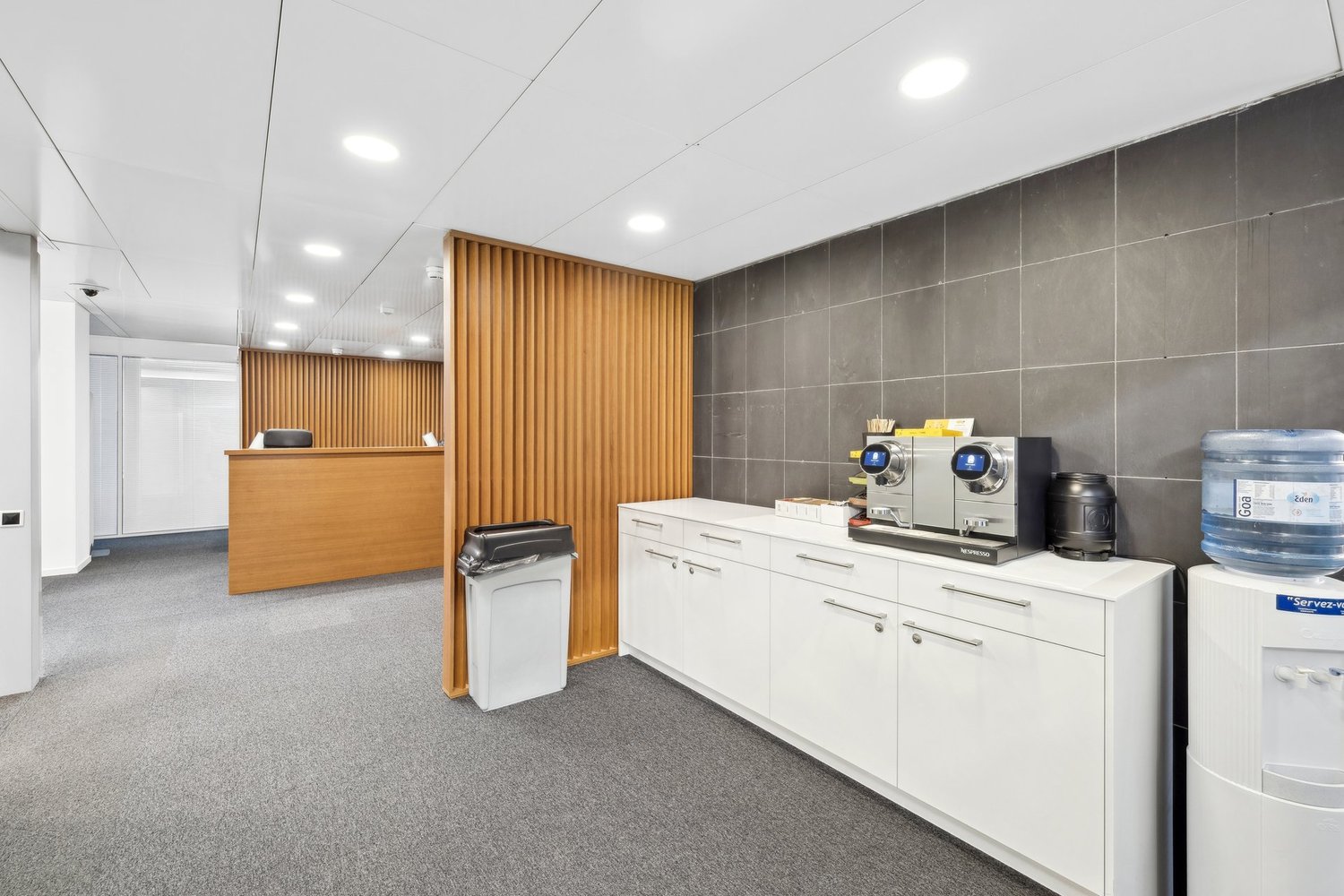 940m² office