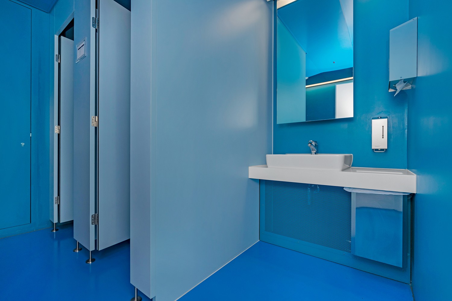 2485m² office