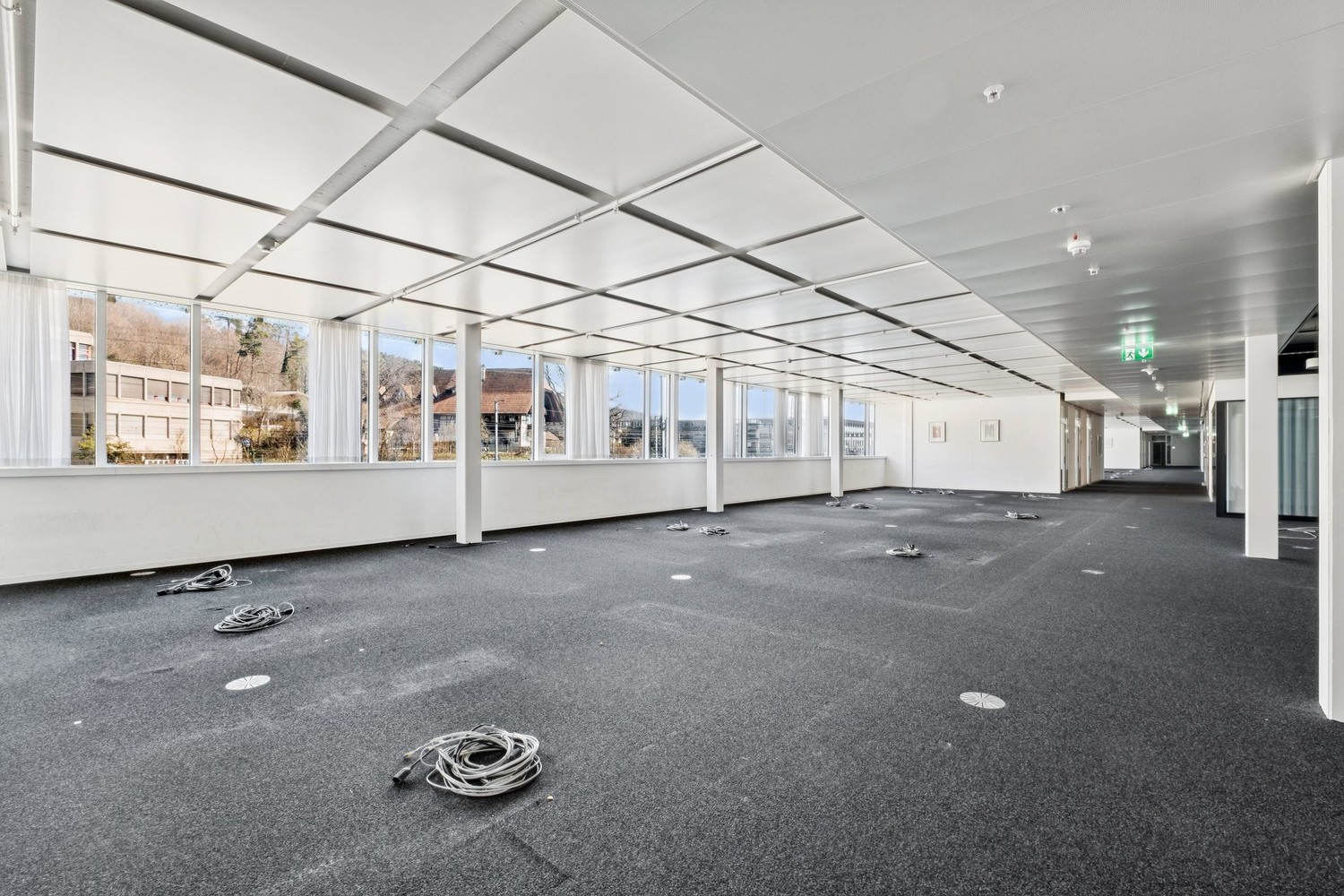 2485m² office