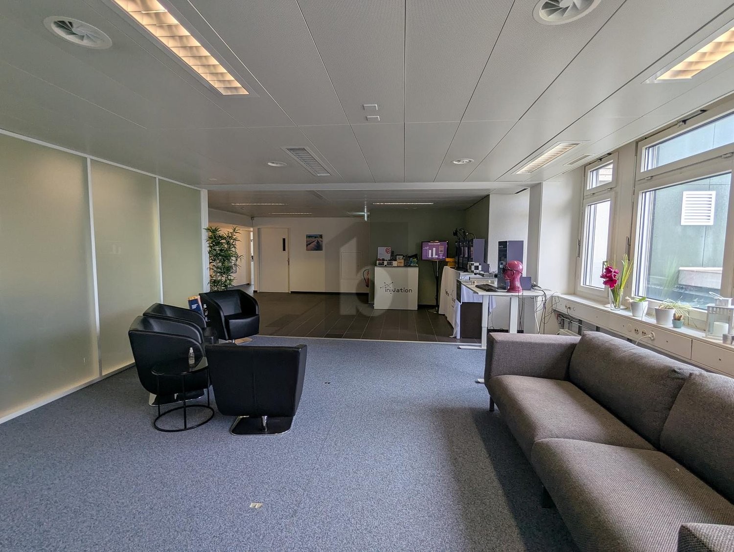 837m² office