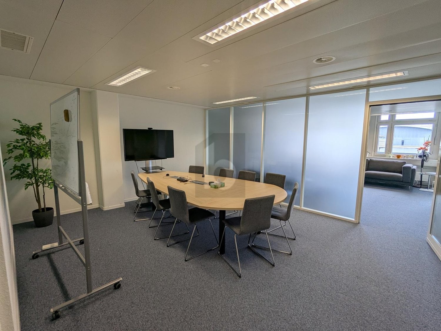 837m² office