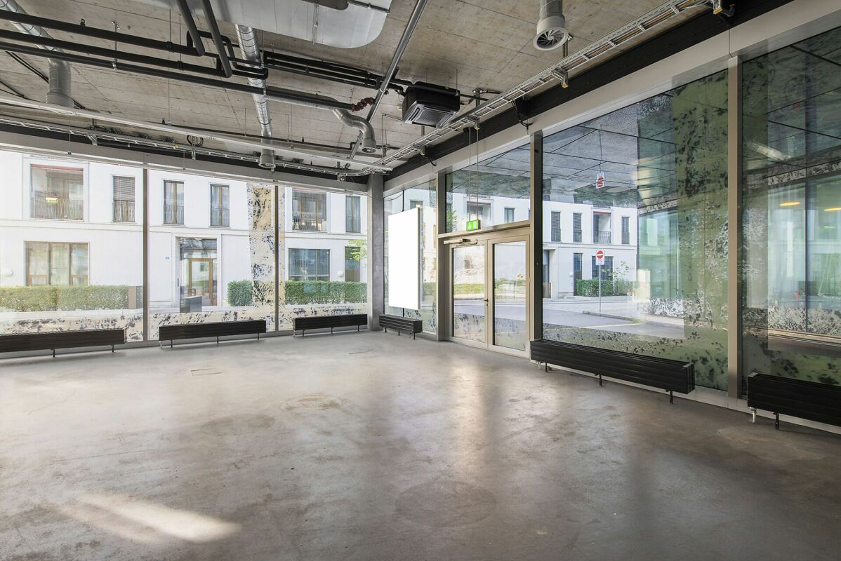 622m² shop