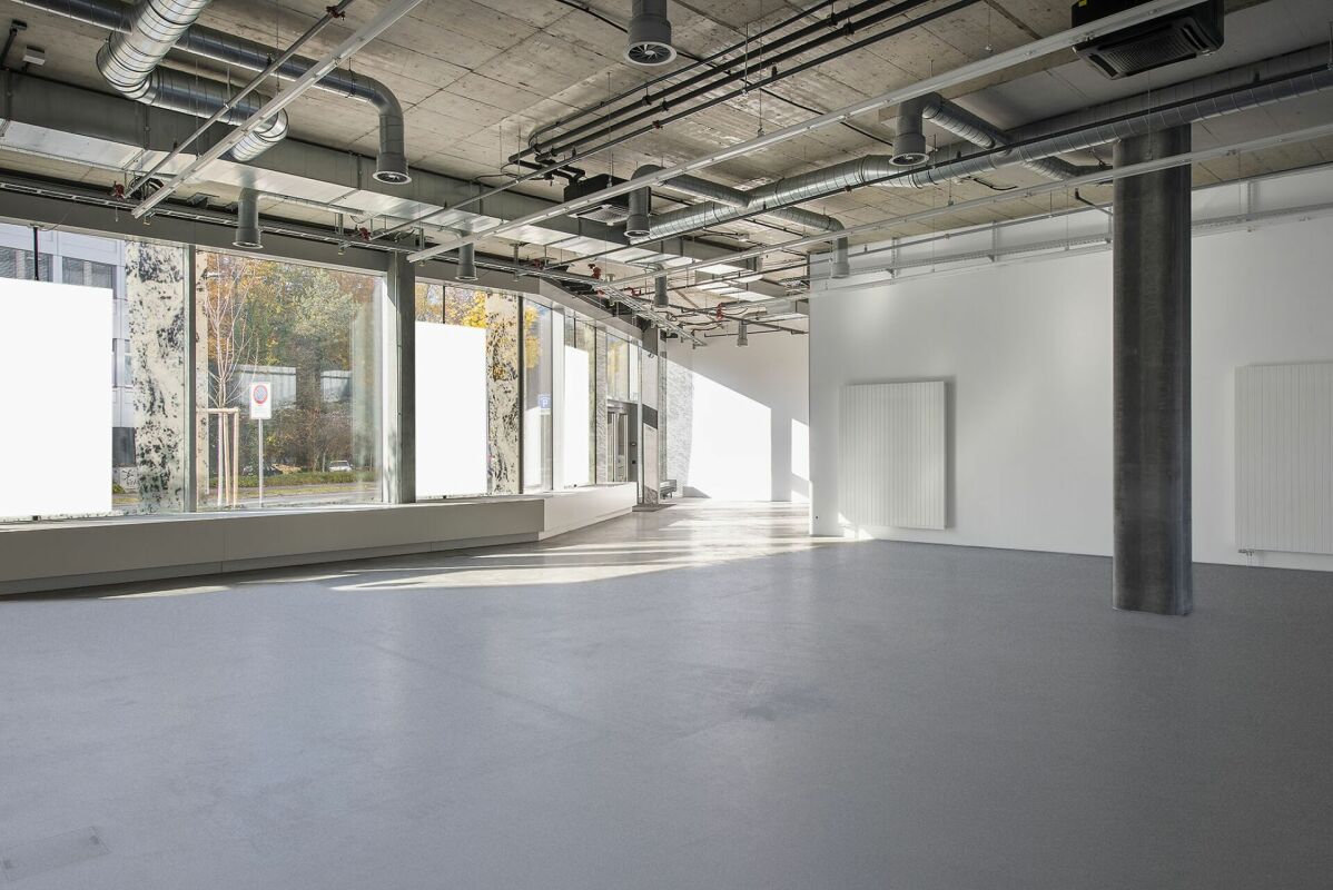 622m² shop