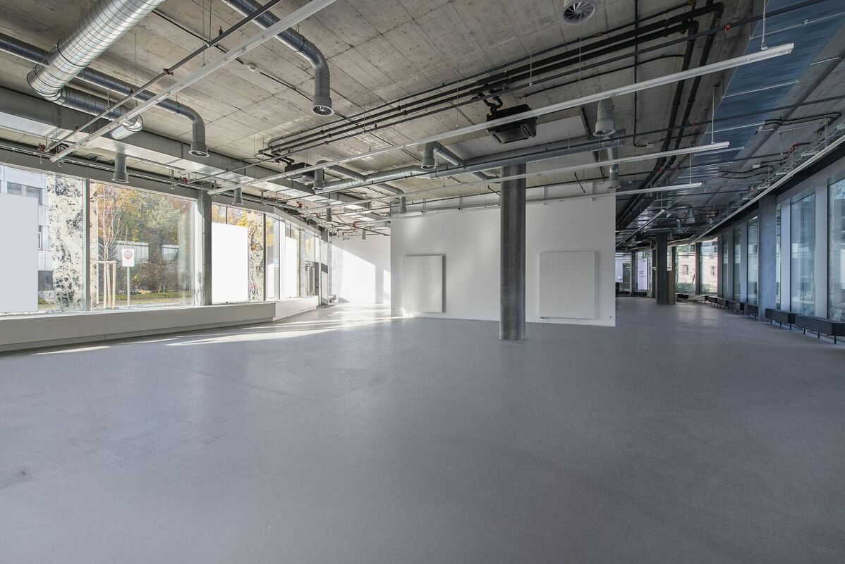 622m² shop