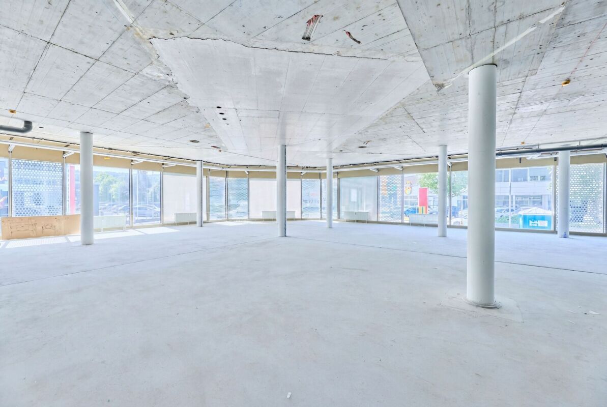 23m² display window, photo 1 of 10