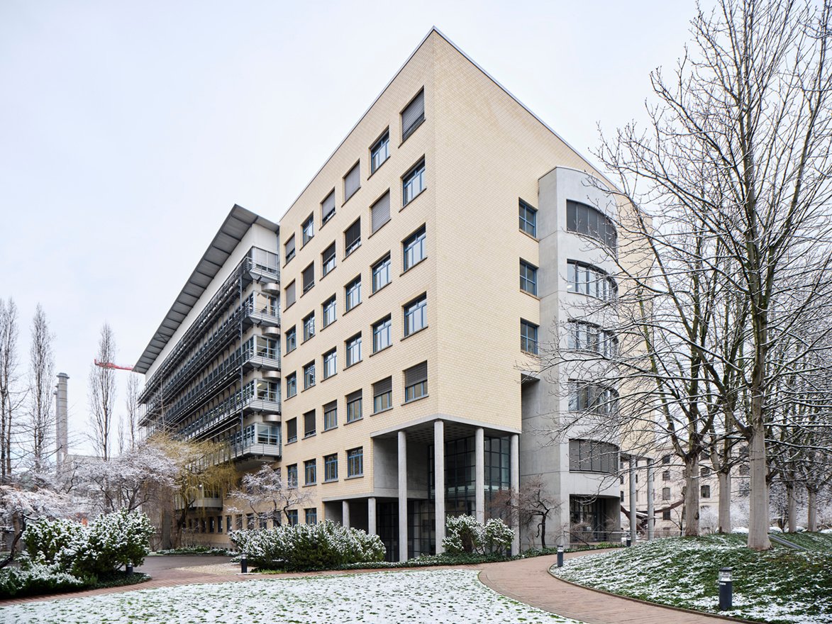 300m² commercial