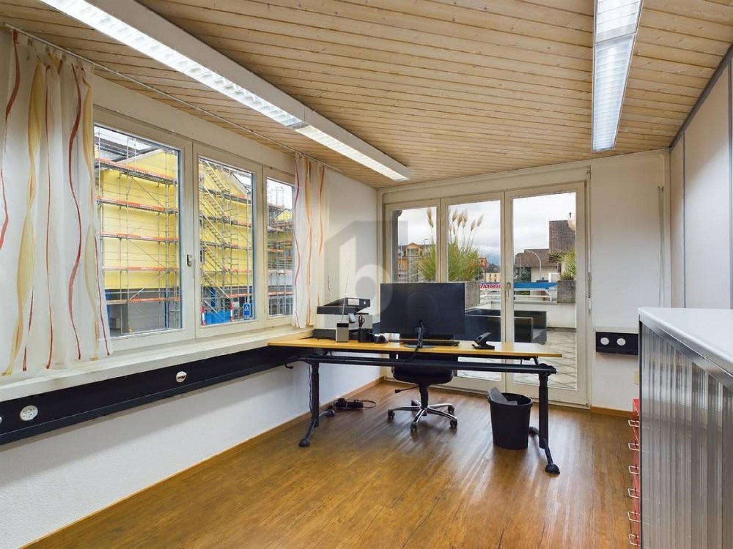 67m² office