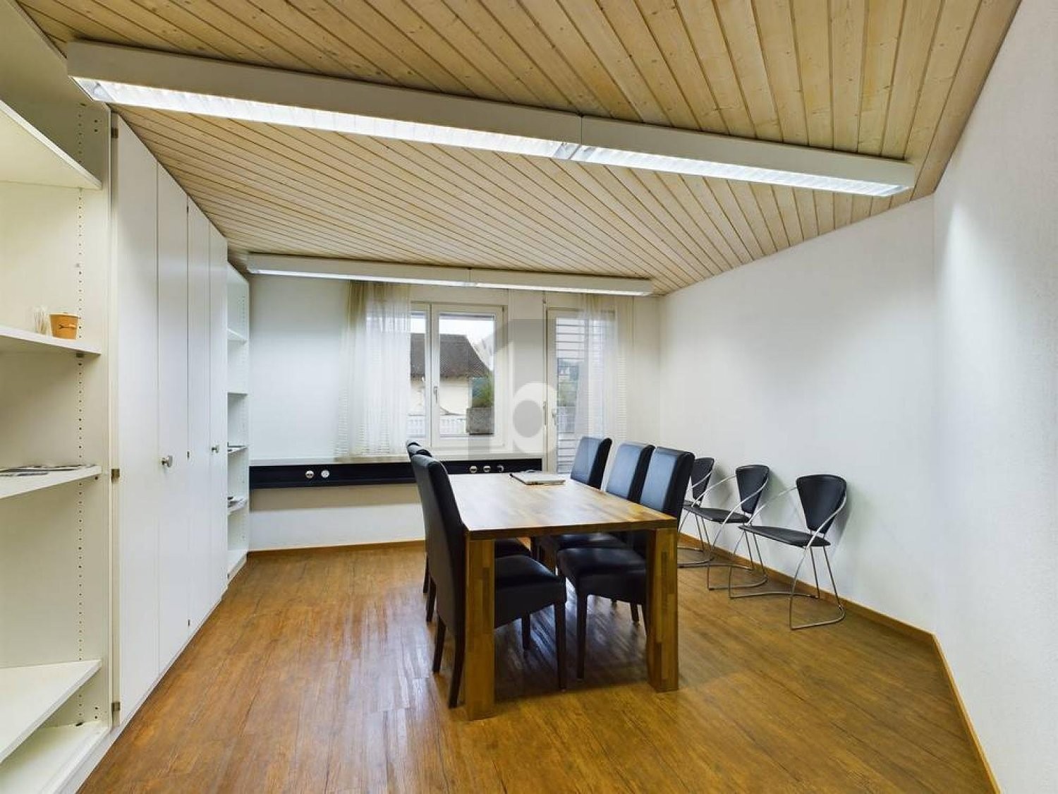 67m² office