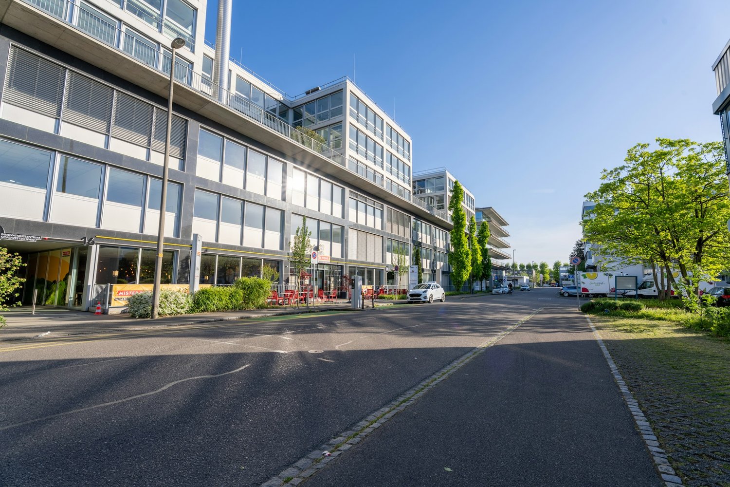 920m² commercial