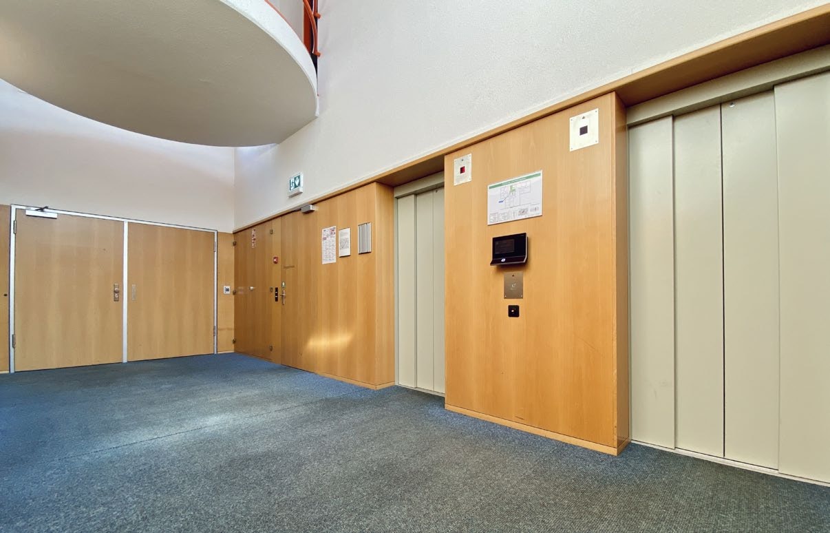 920m² commercial