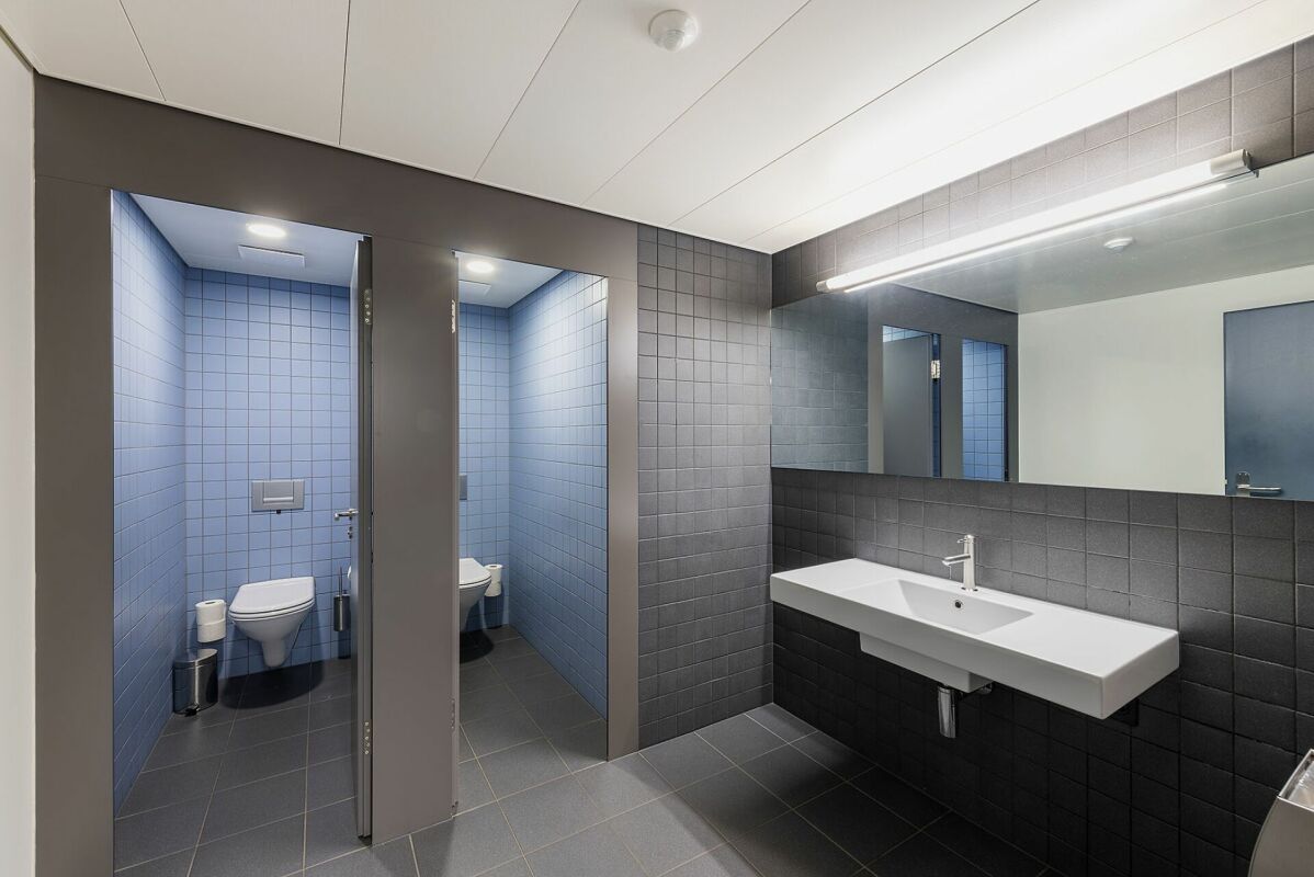 1700m² office