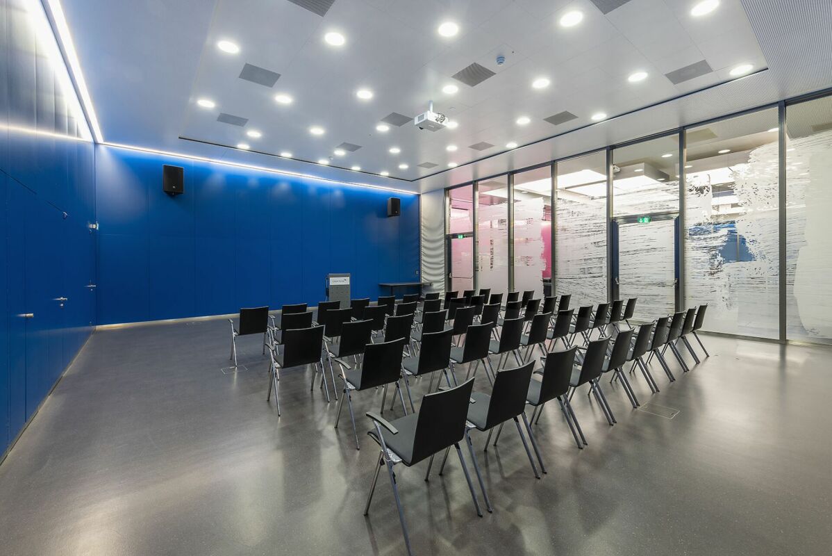 1700m² office
