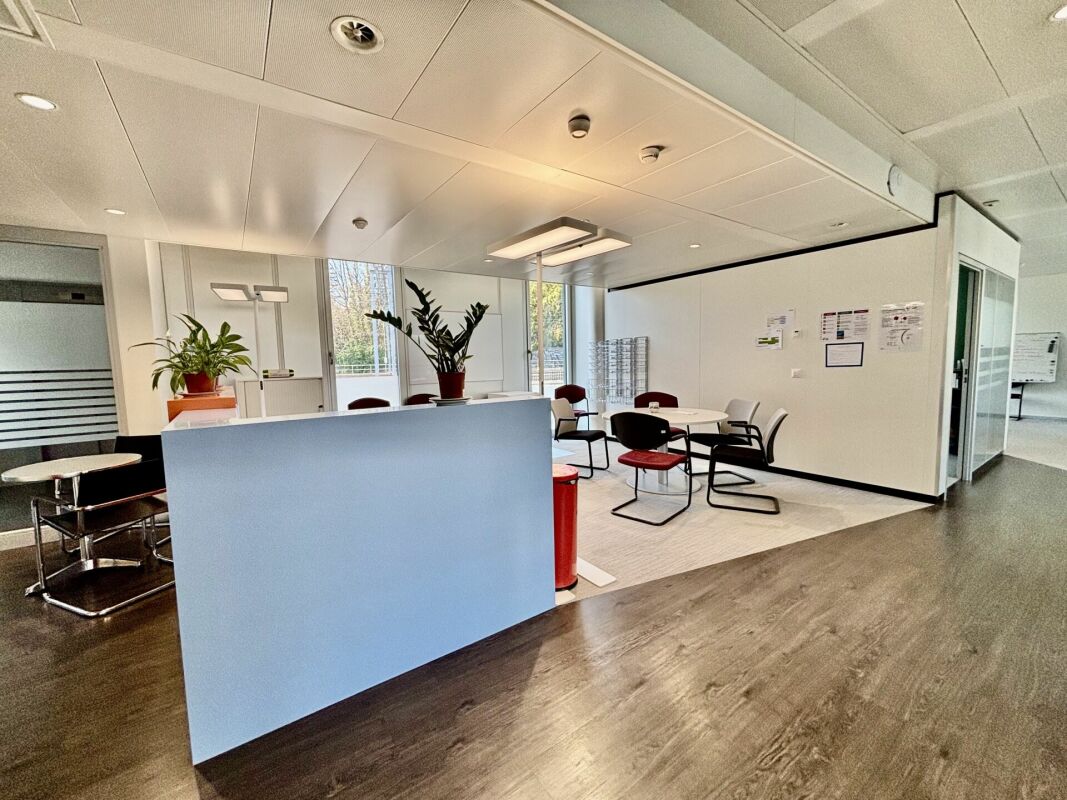 850m² office