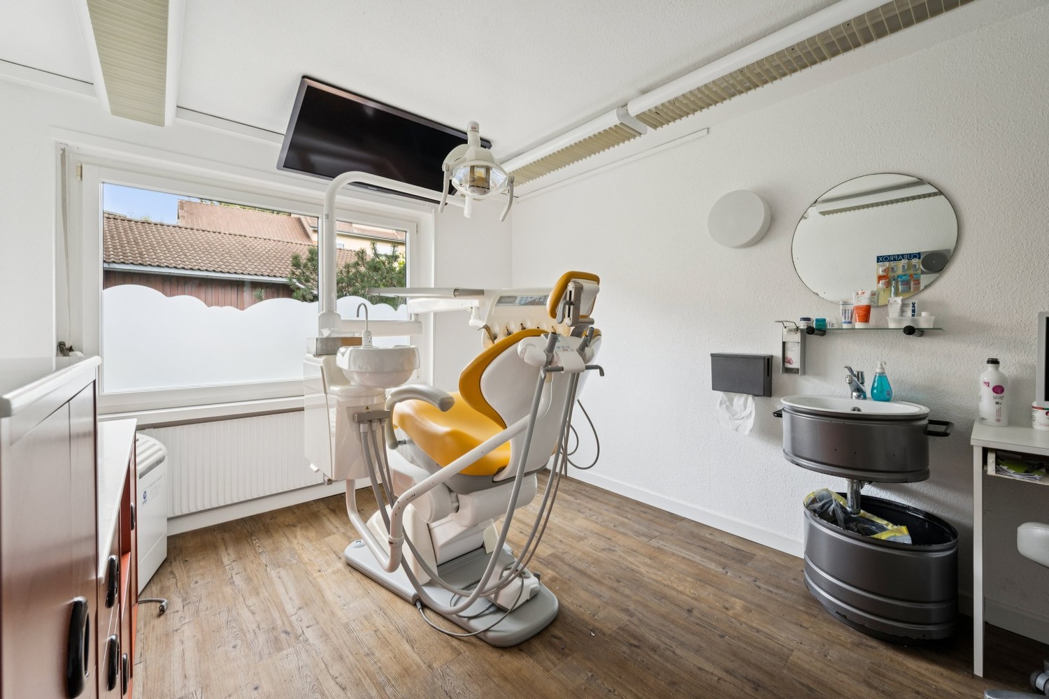 Commercial, foto 2 di 10