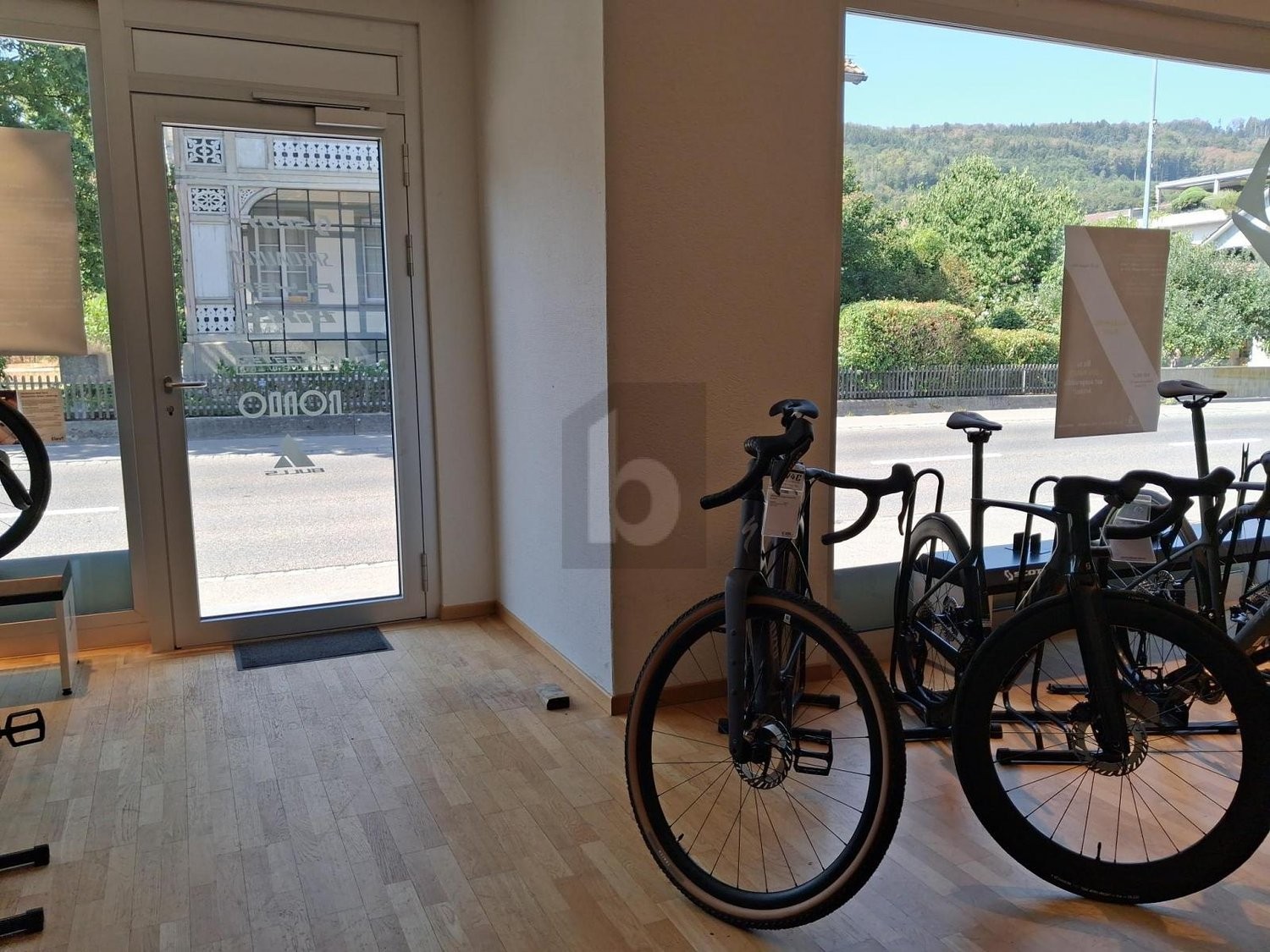 36m² shop