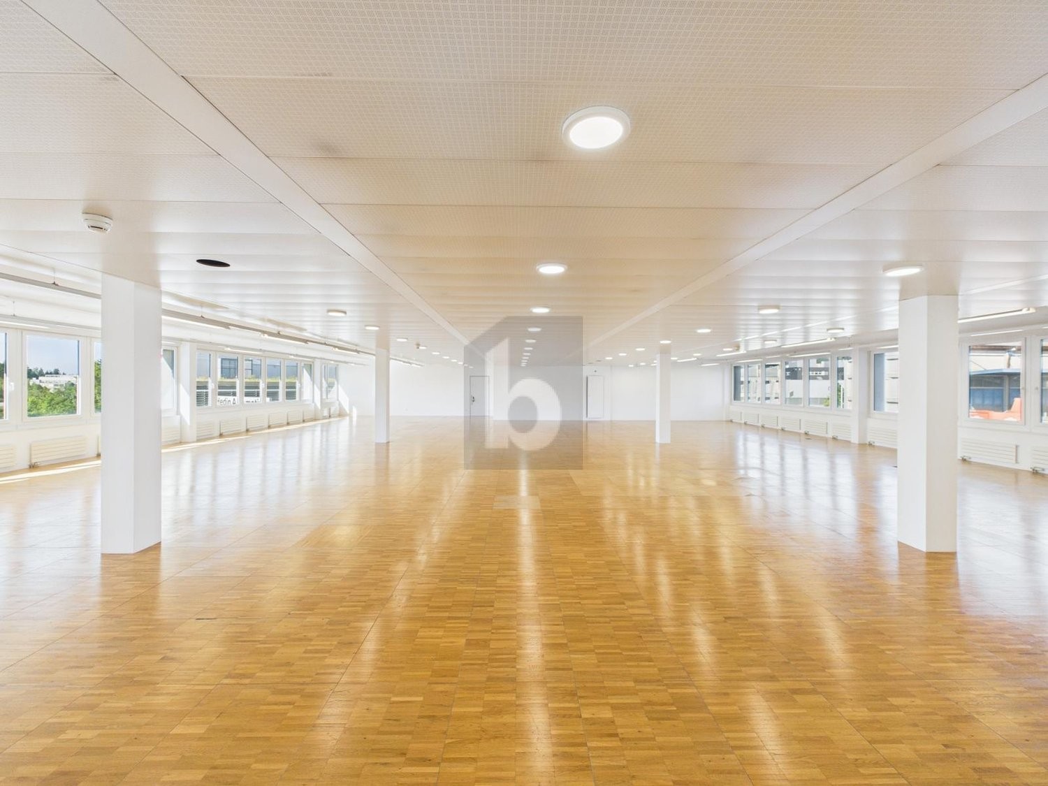 401m² office
