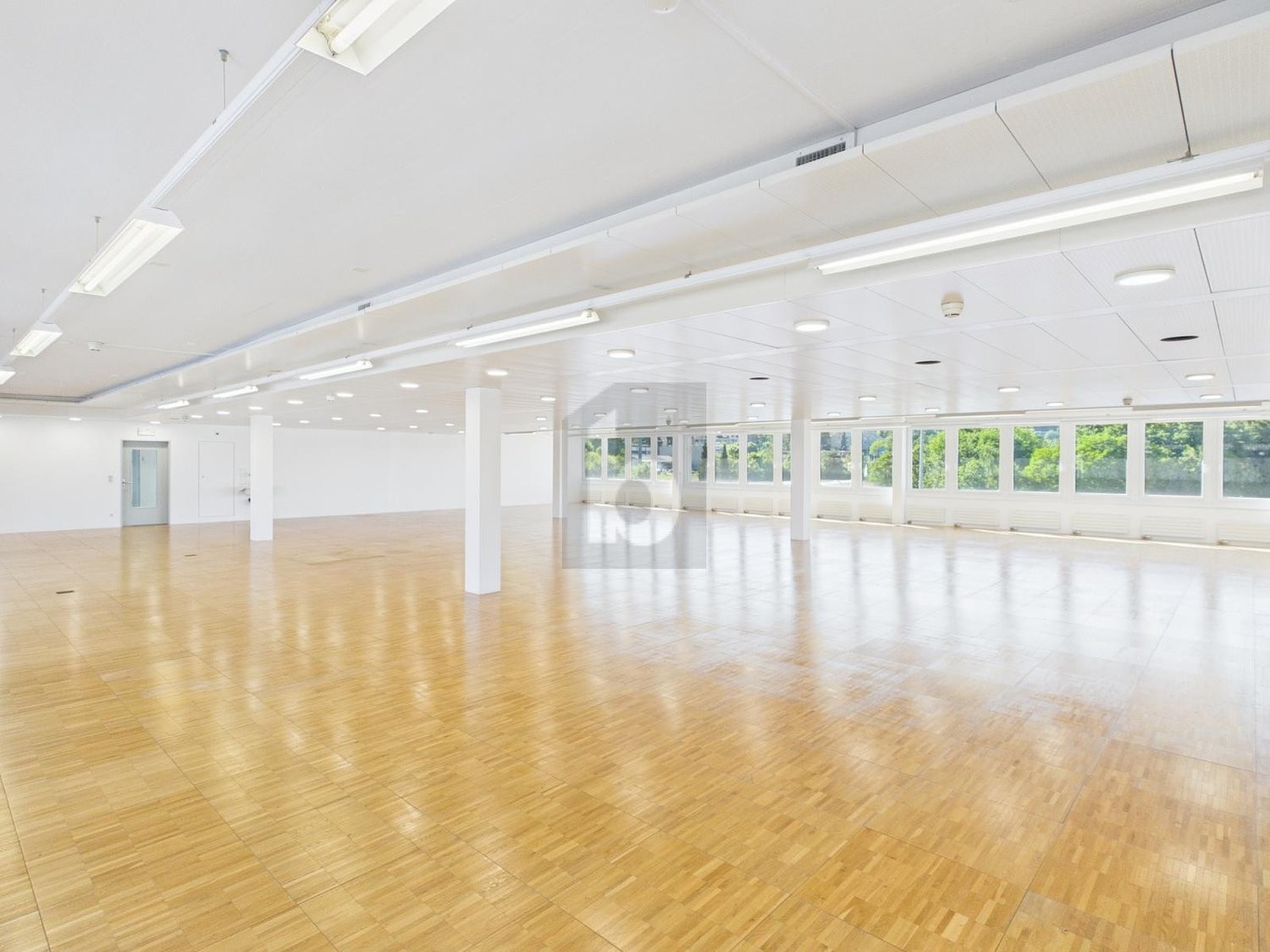 401m² office