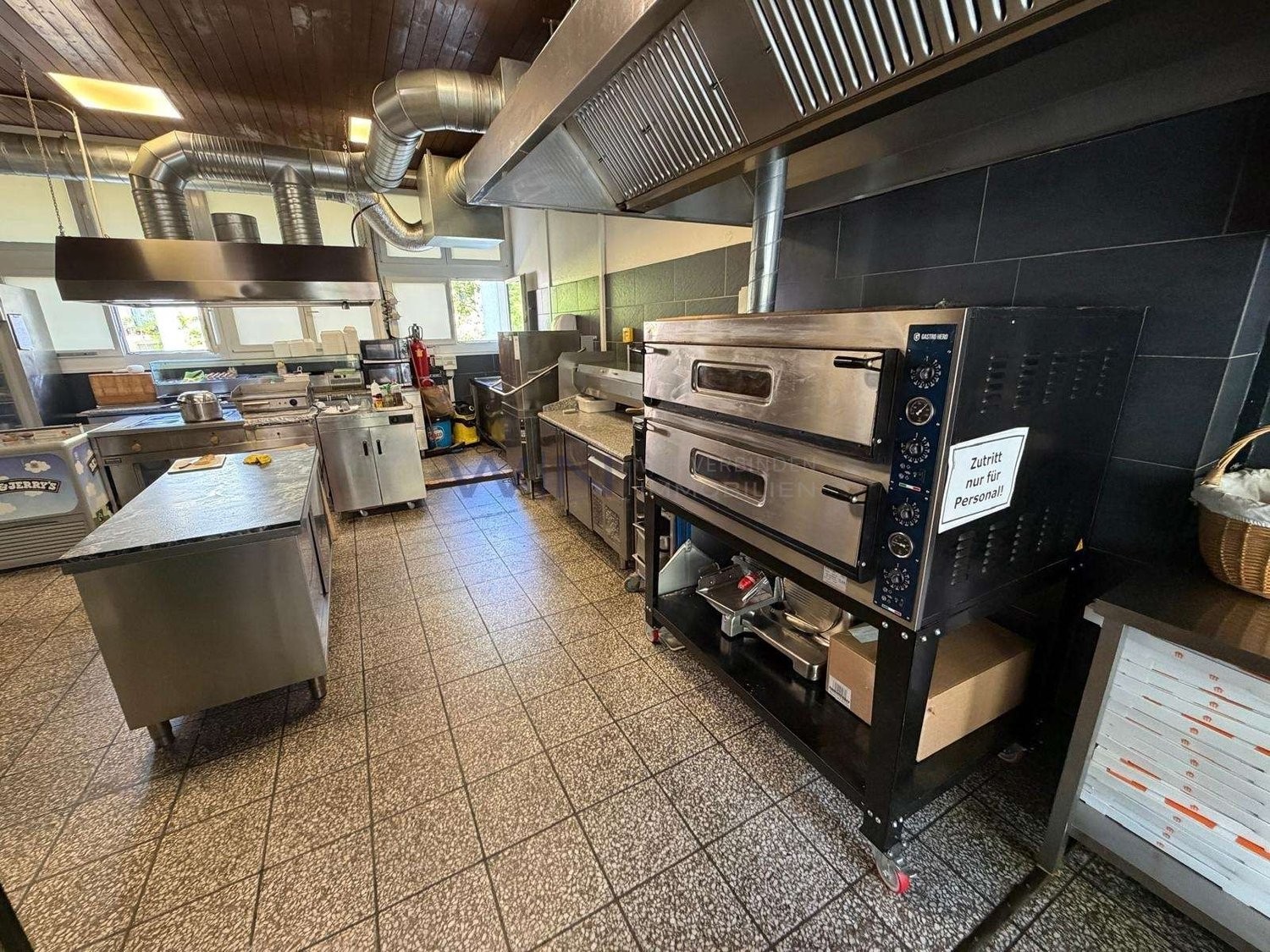 240m² restaurant