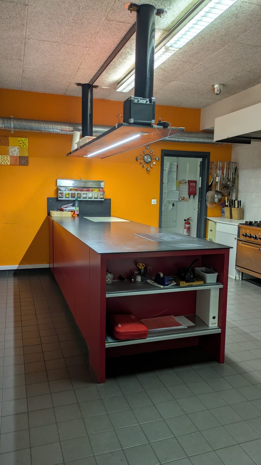 Commercial, Foto 1 von 5