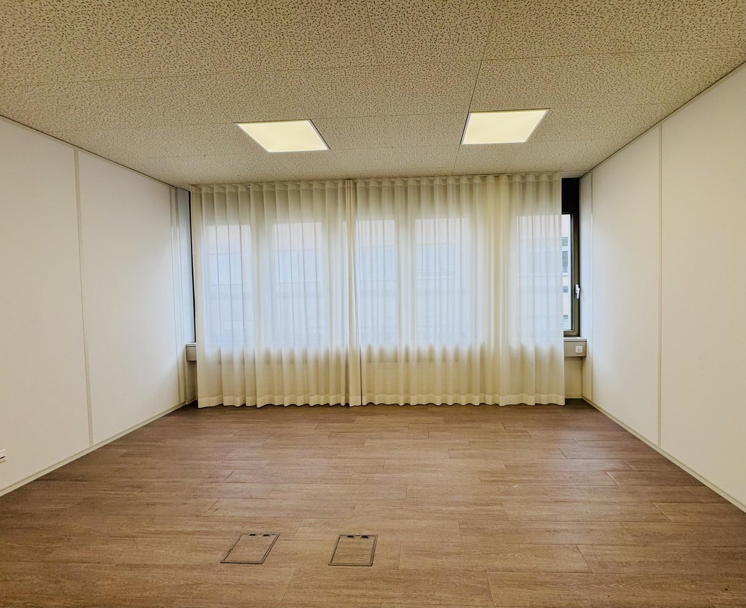 205m² office