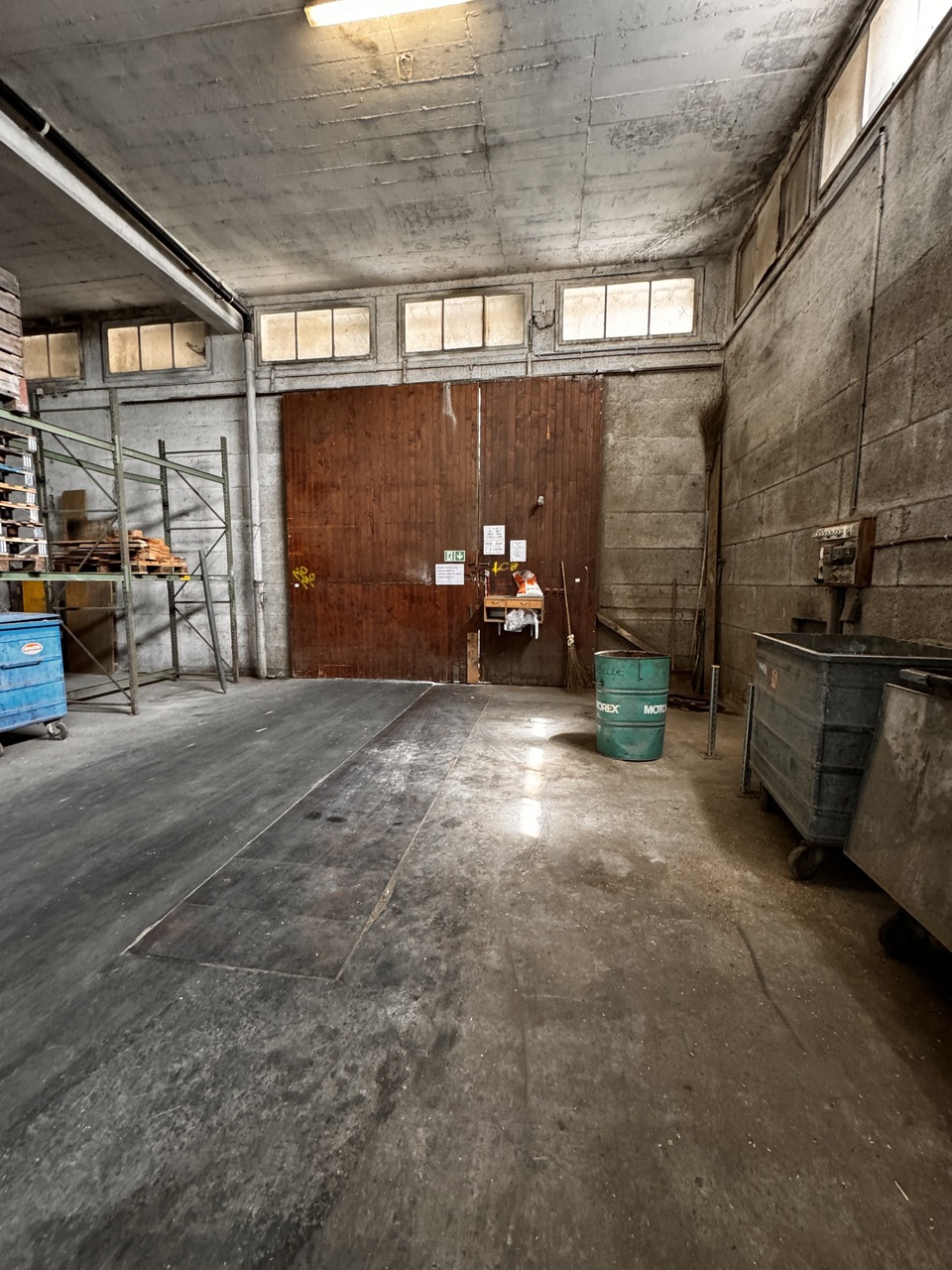 400m² storage room

Cugy (FR), for rent, various commercial surfaces, offices and warehouses

Several rental possibilities, from Fr. 60.-/m2/year.

Different heights, depending on the floors.

More info at 079 238 99 44