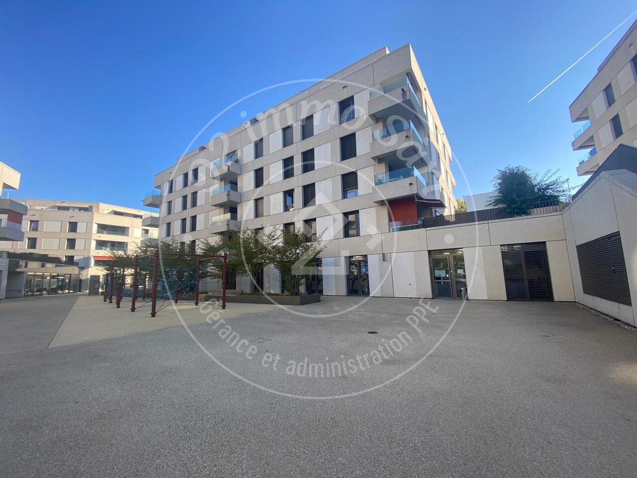 576m² commercial, photo 2 of 10
