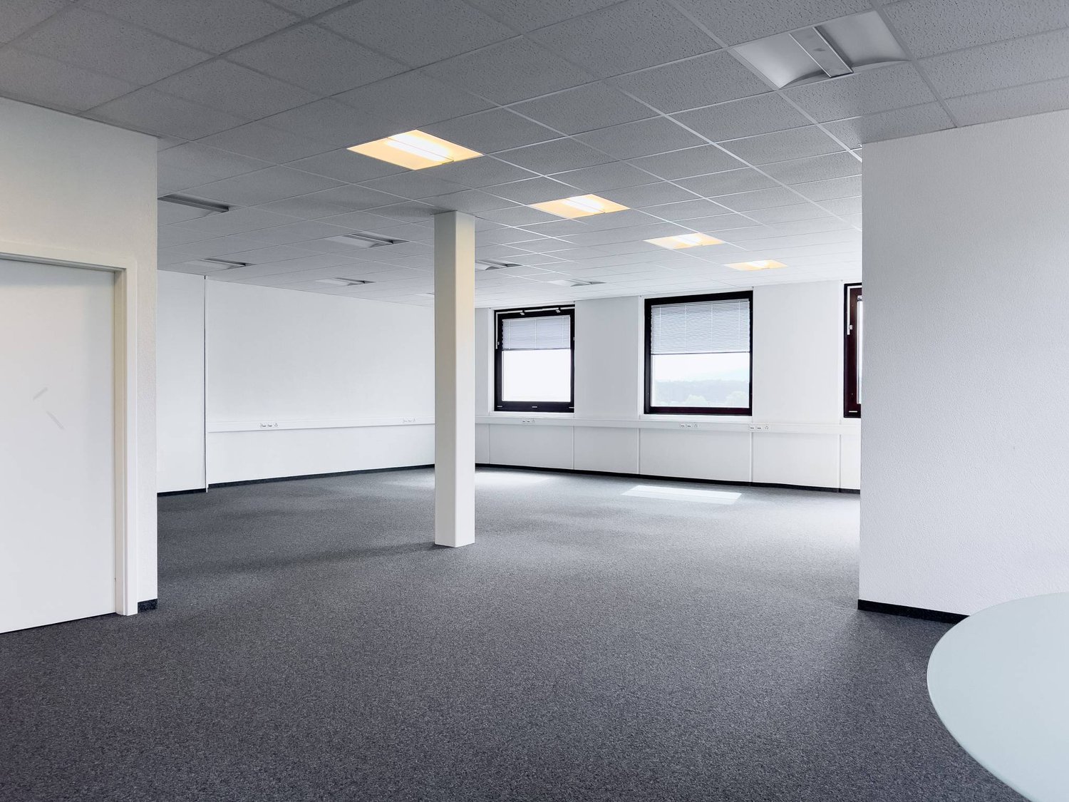 373m² Büro, Foto 4 von 6