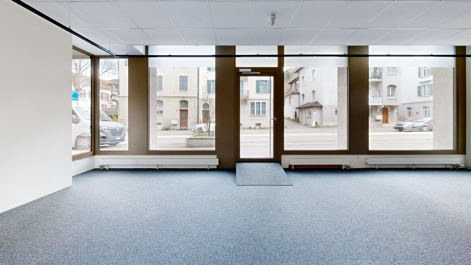 200m² commercial