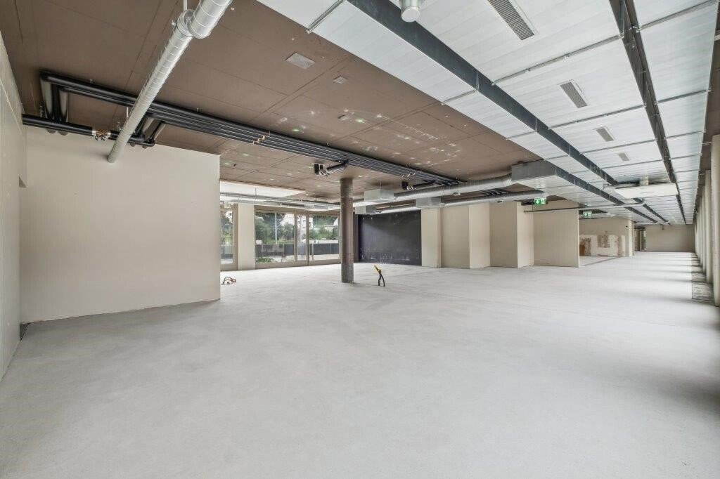 1256m² office