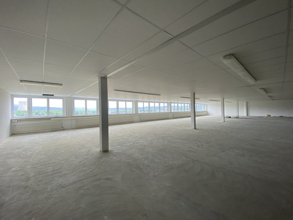 570m² office