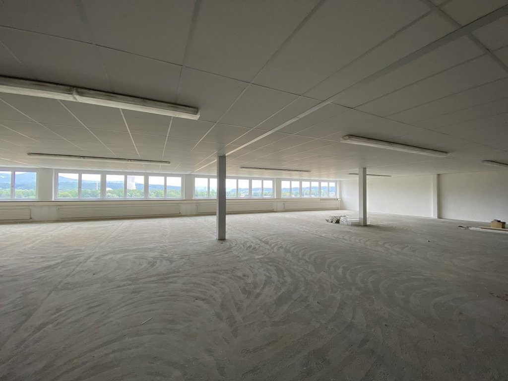 570m² office