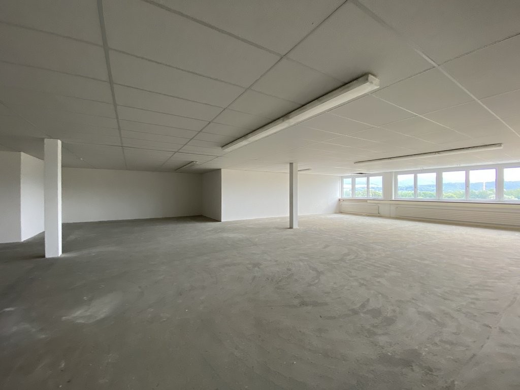 570m² office
