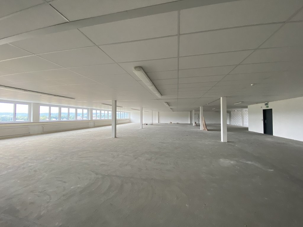 570m² office