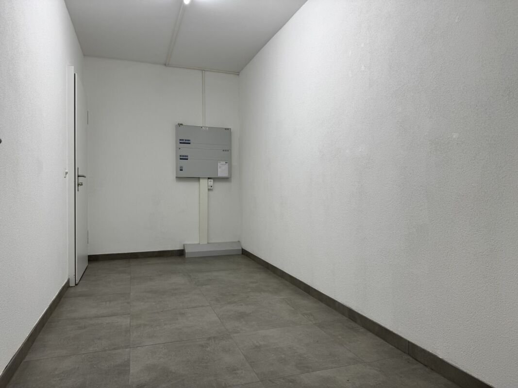 190m² storage room, photo 8 of 10