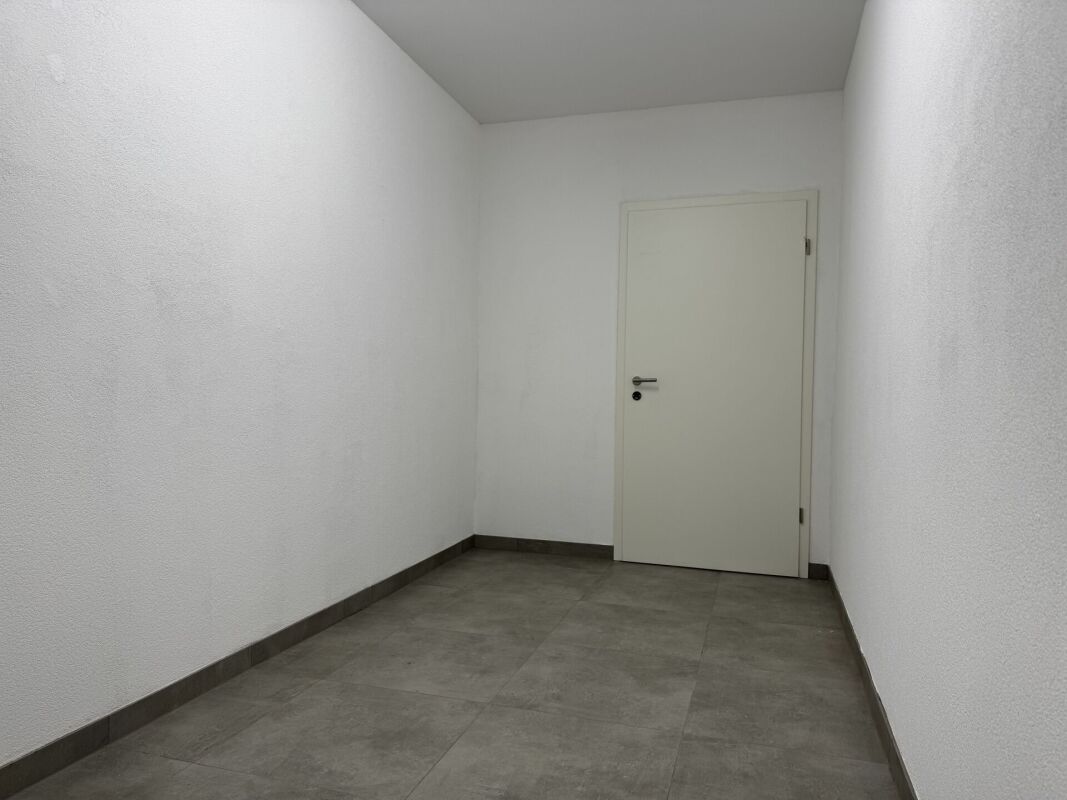 190m² storage room, photo 7 of 10