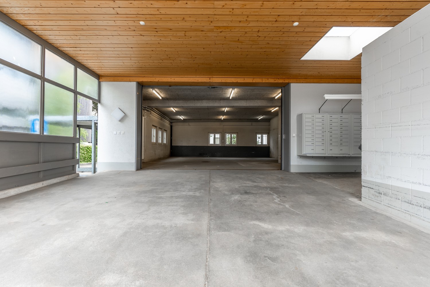 240m² commercial, Foto 2 von 8