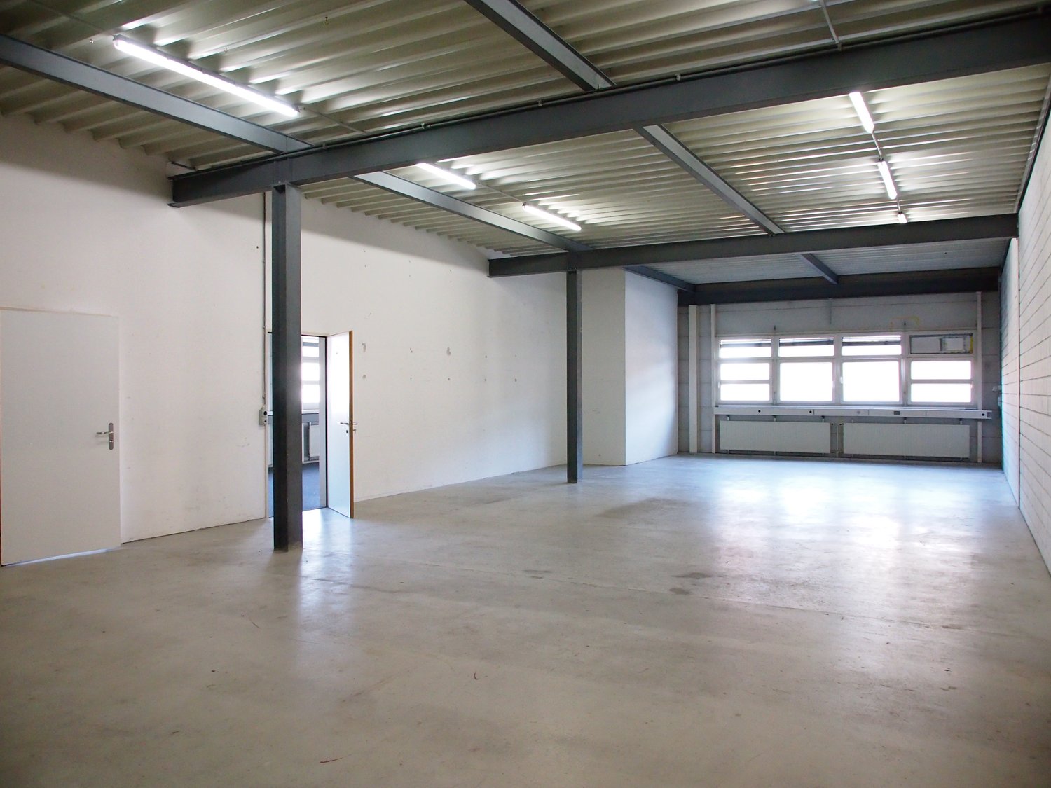 324m² commercial
