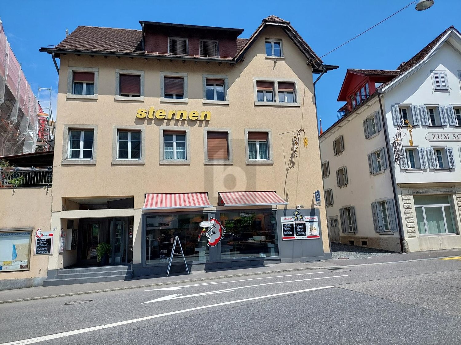 87m² shop