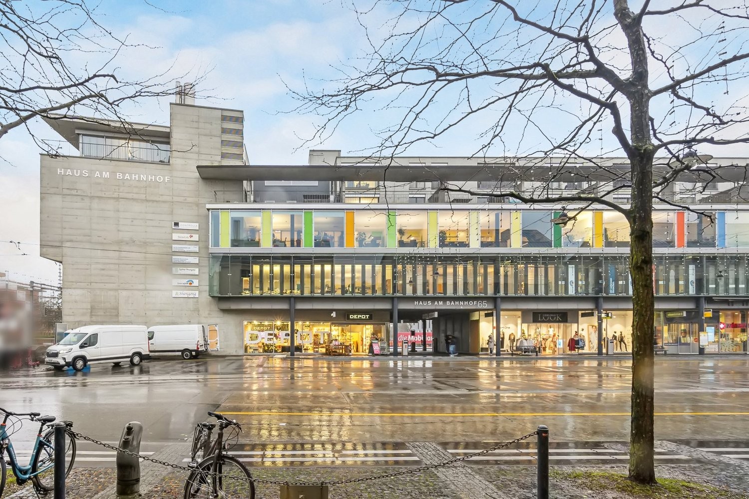 306m² shop