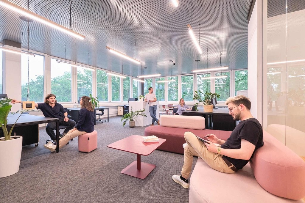 80m² office