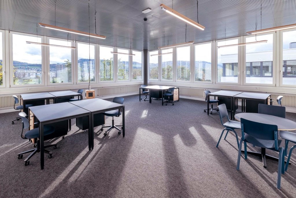 80m² office