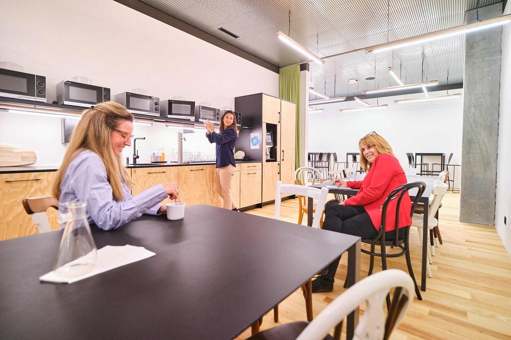 80m² office