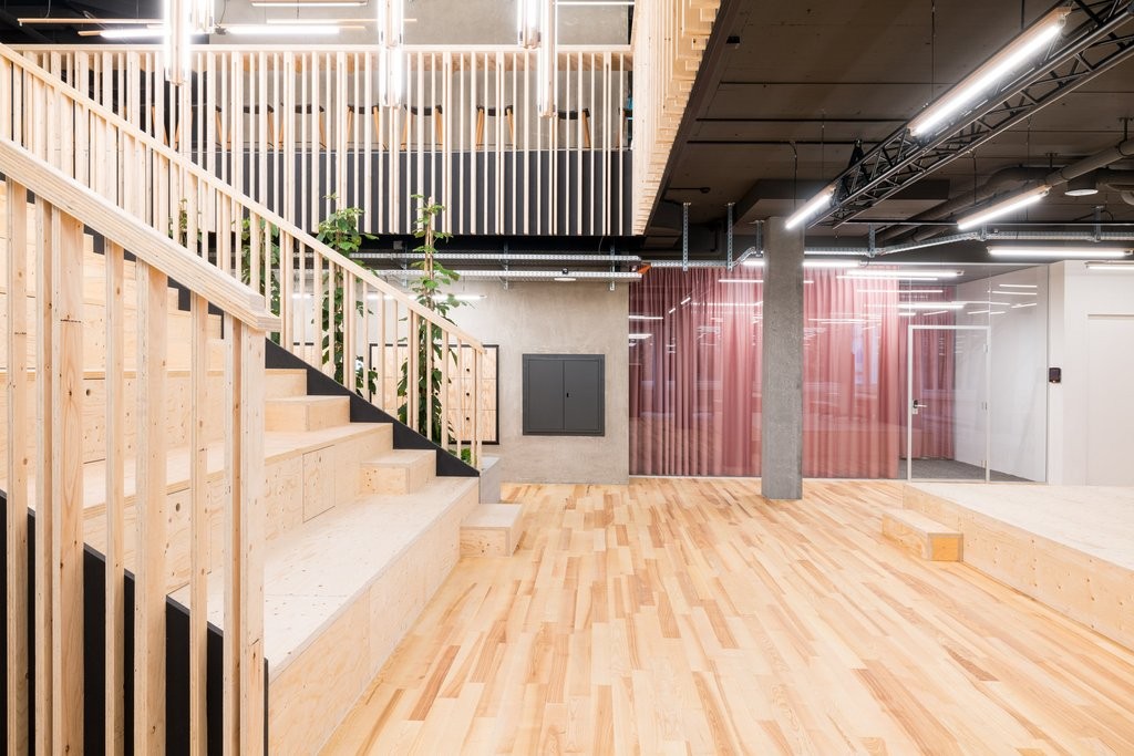 80m² office