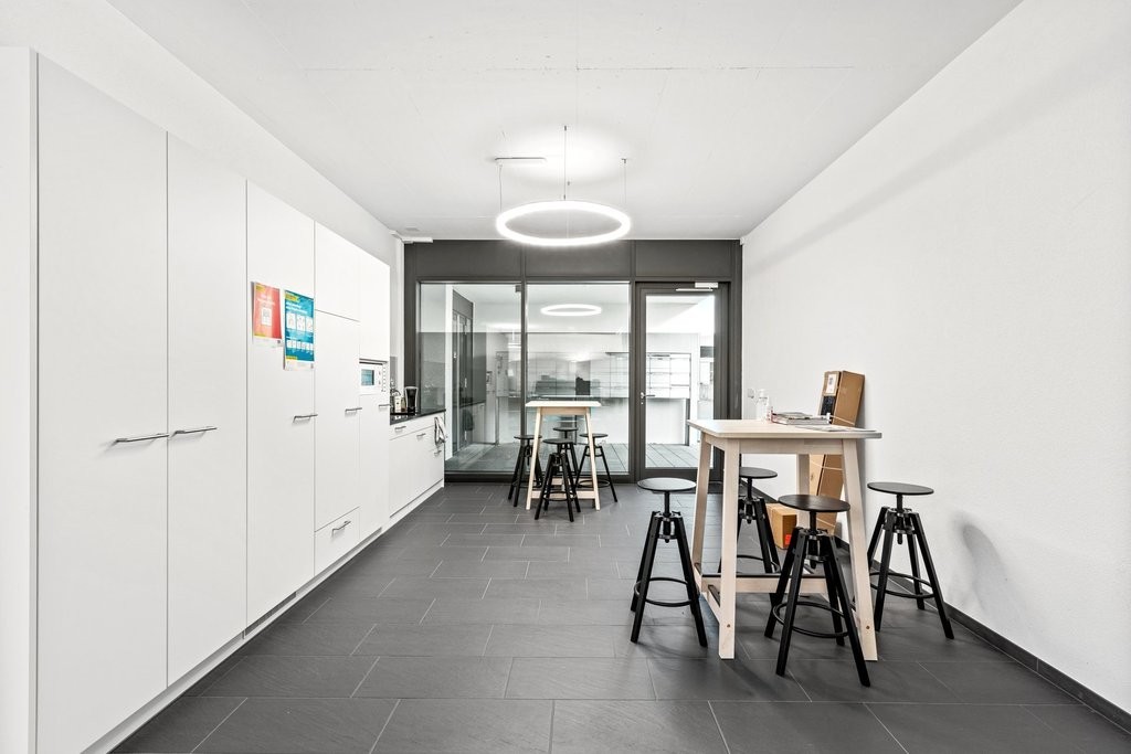 144m² commercial