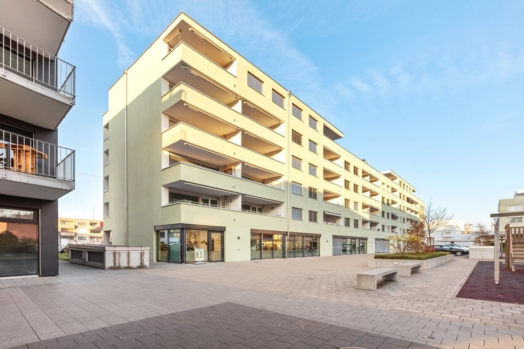 144m² commercial