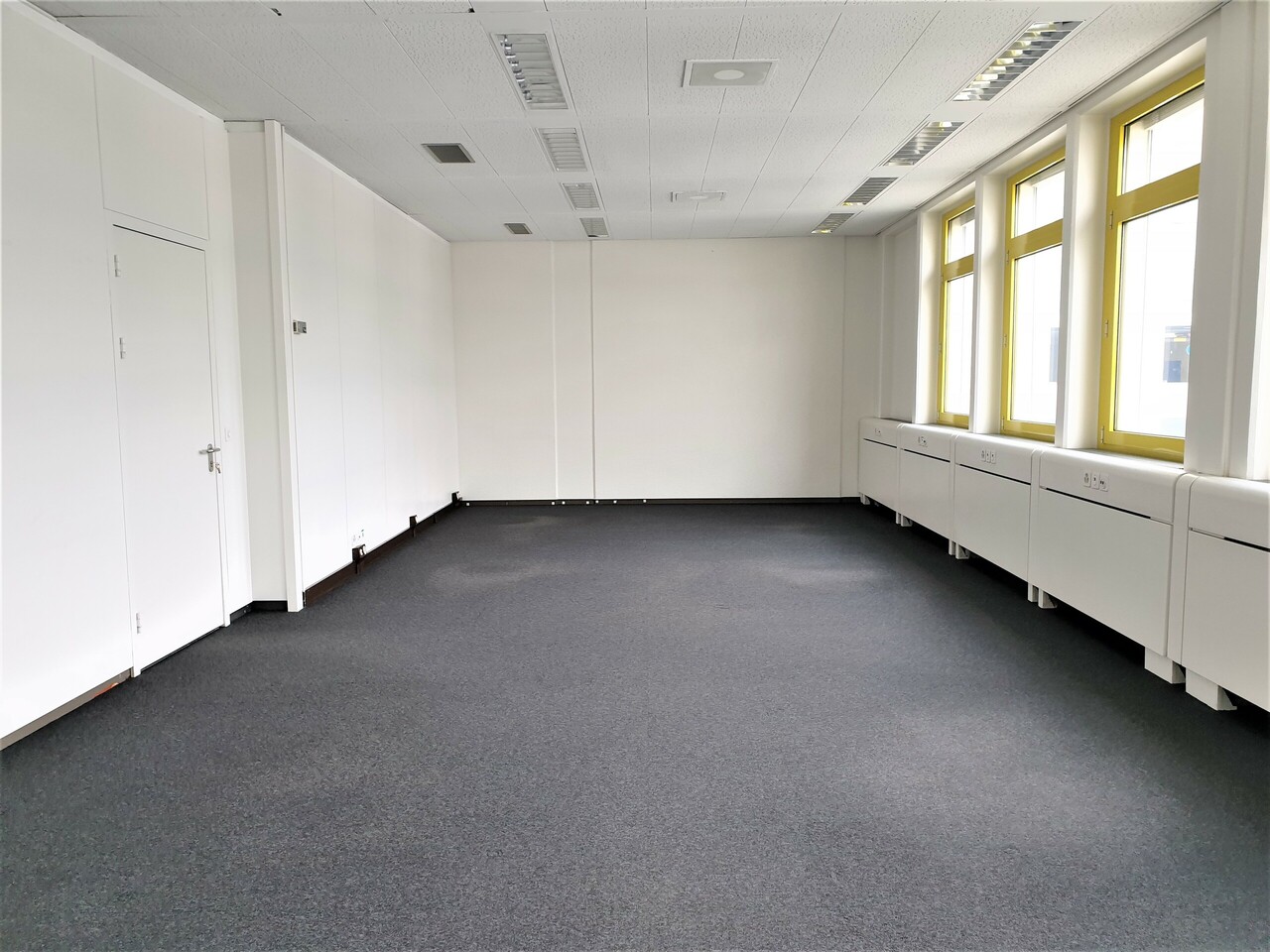 54m² office