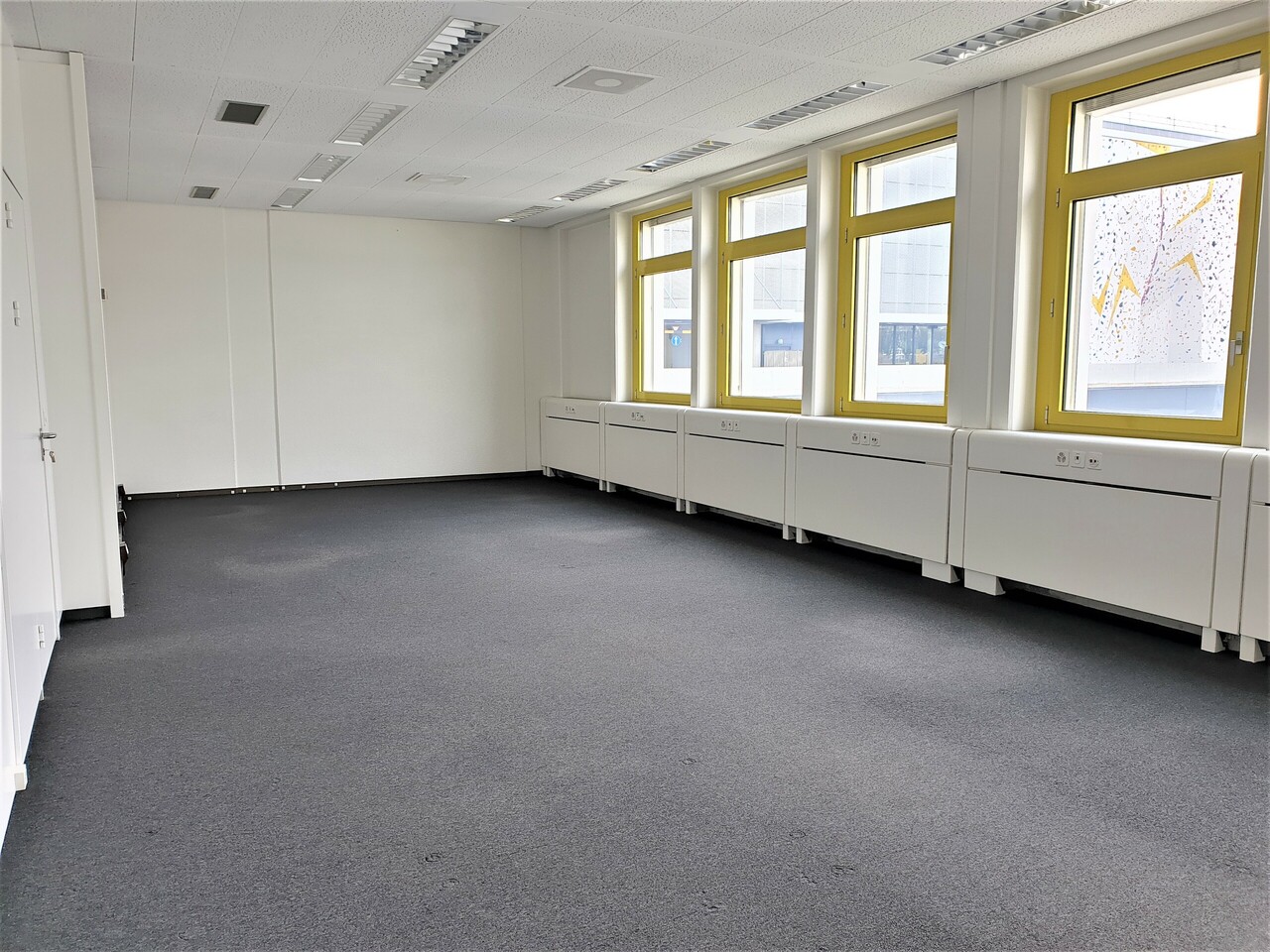 54m² office