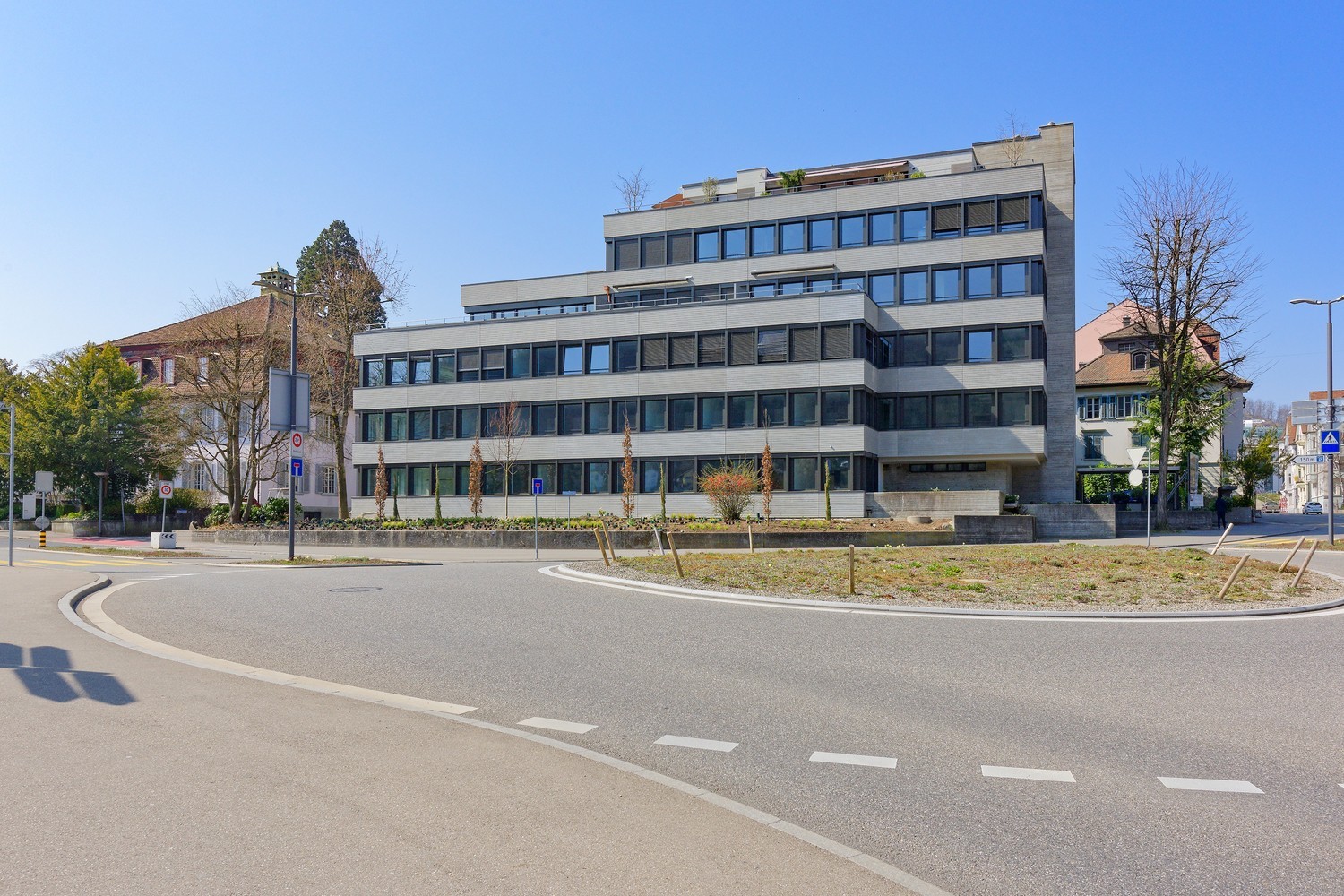 550m² commercial