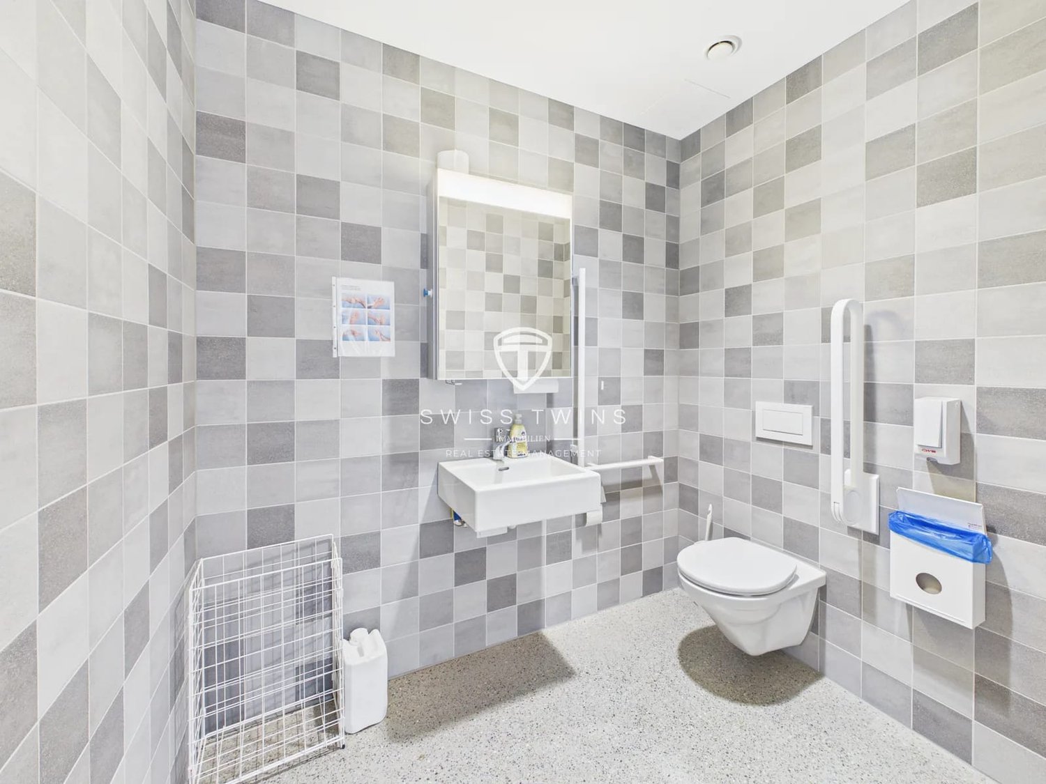 240m² commercial, photo 9 sur 10