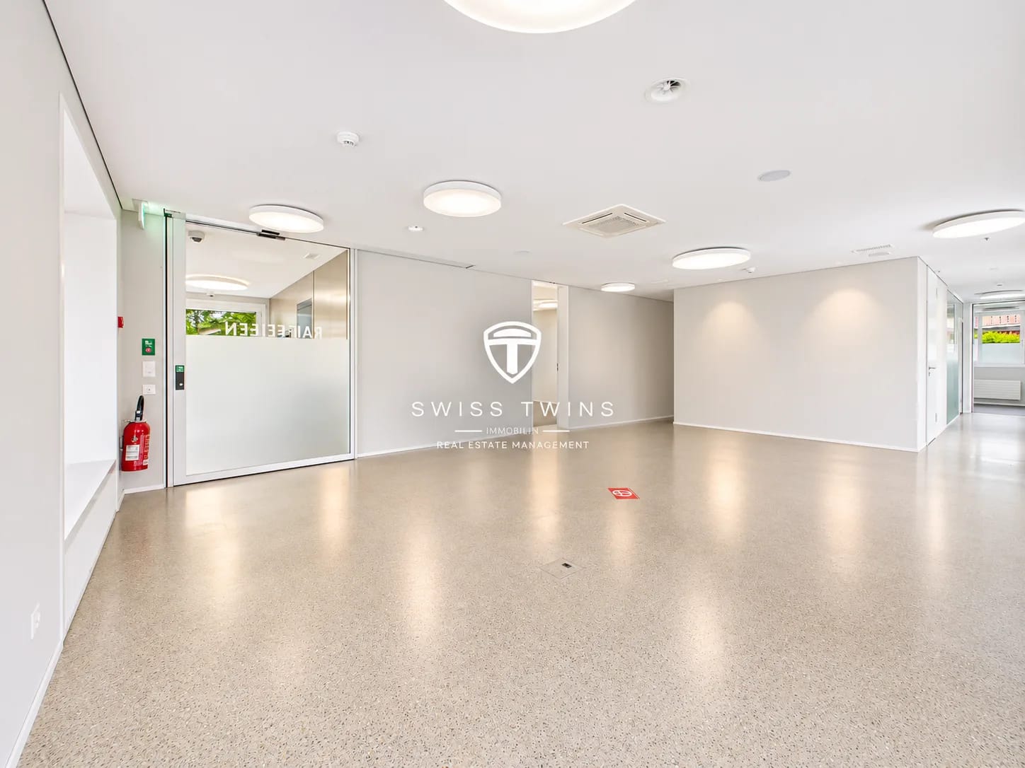 240m² commercial, photo 2 sur 10